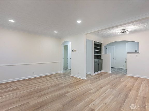 3rd image of 3814 N Broadlawn Cir