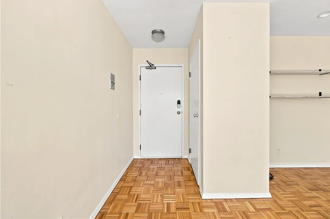 2 bed, 2.0 bath, 975 sqft, $1,900 — Photo 2