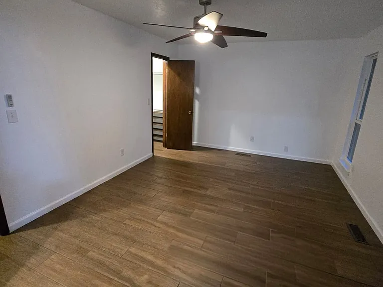 8912 N Markwell Ave — Photo 2