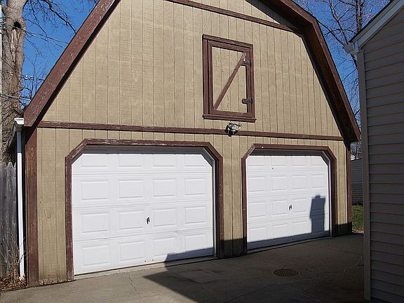 3rd image of 26381 Farringdon Ave