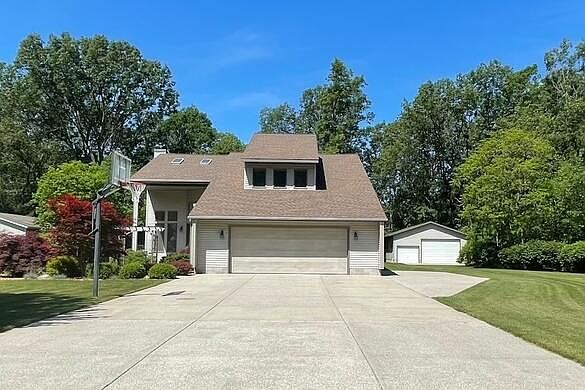 1st image of 2445 E Riverwood Dr