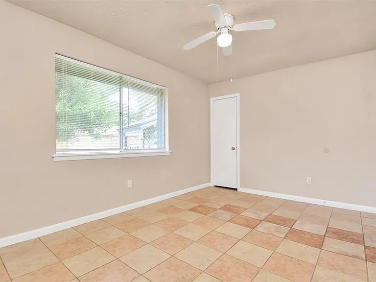 4803 Beechaven St — Photo 9