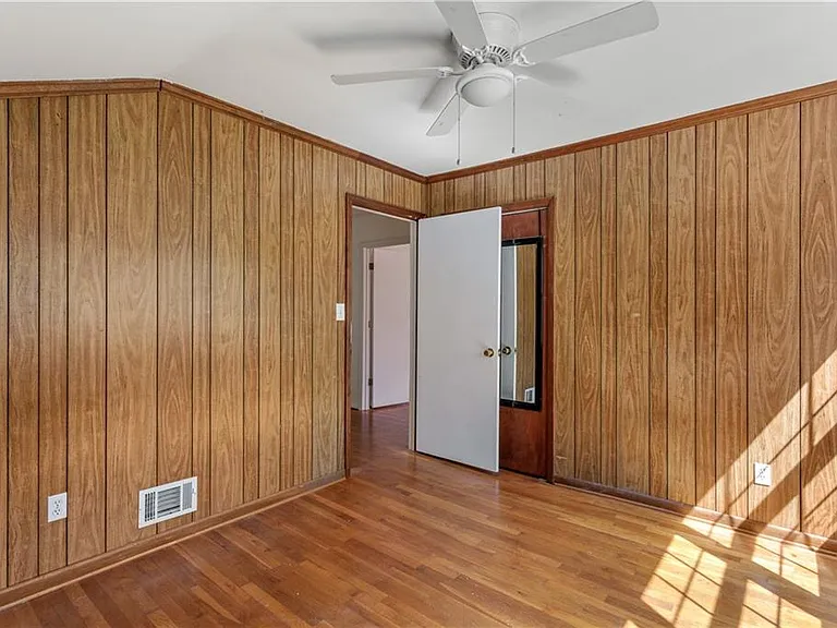 2866 Highland Dr SE — Photo 17