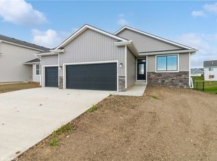 711 NE Deerfield Dr, Ankeny, IA 50021