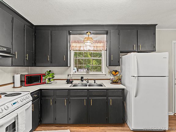 2nd image of 141 Honeysuckle Ln