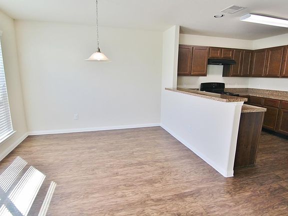 3rd image of 8918 San Lorenzo
