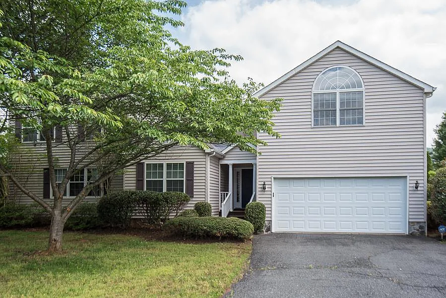 161 Buttercup Ln photo 1