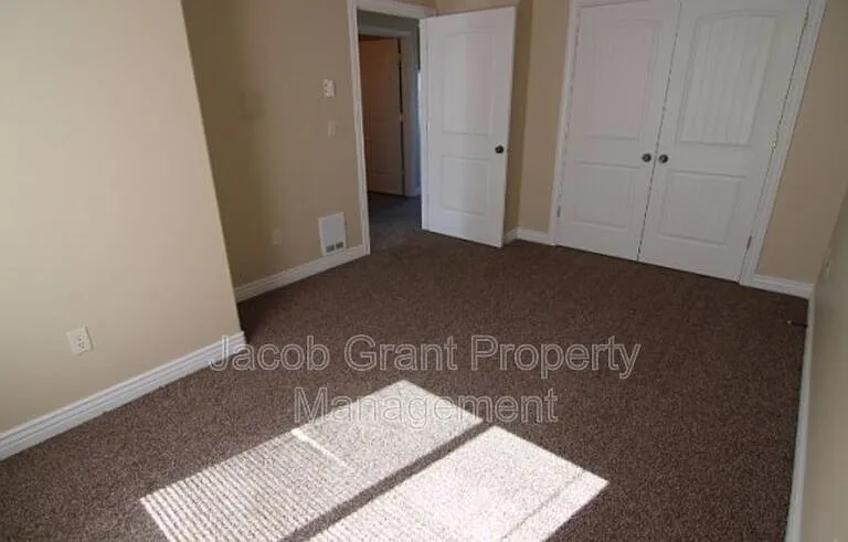225 Opal Ct #1D — Photo 8