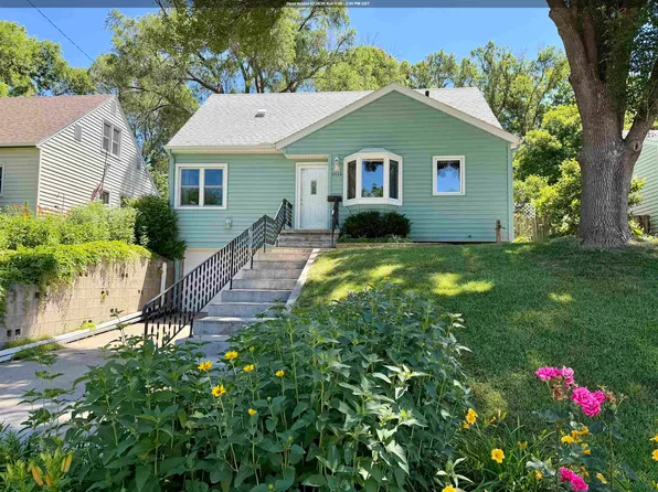 2526 S Cecelia St, Sioux City, IA 51106