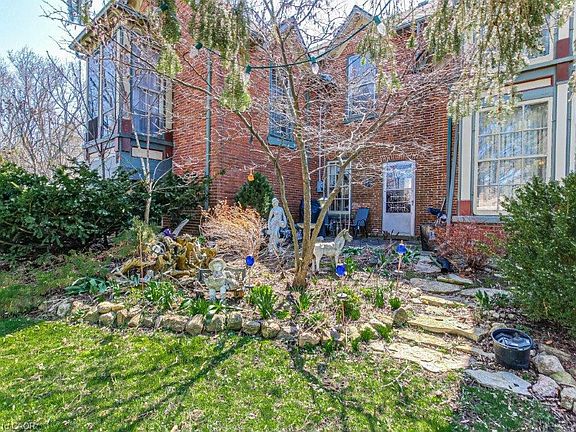 5th image of 158 Townline St