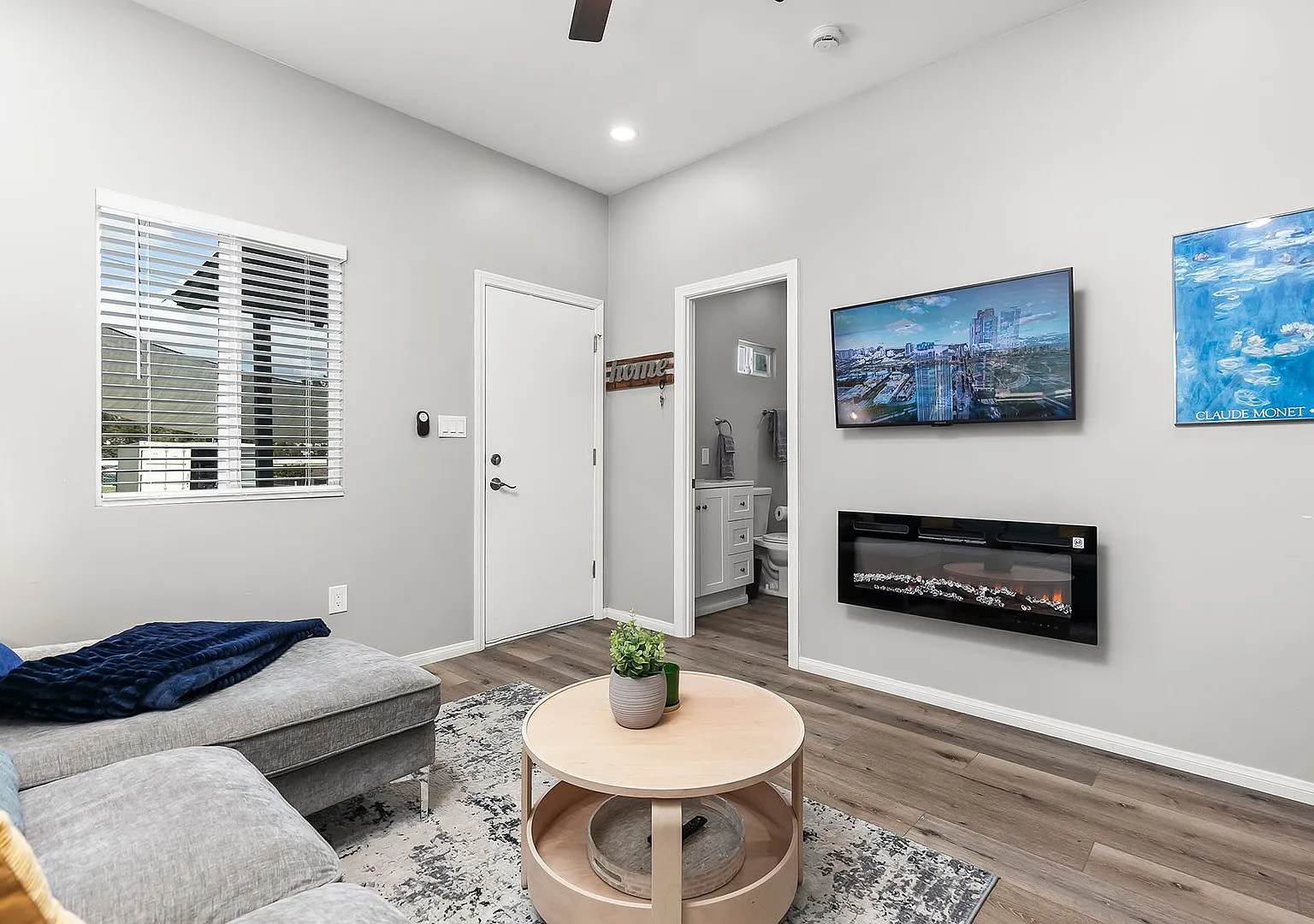 Newly furnished and remodeled 2 bed 2 bath! — Photo 4