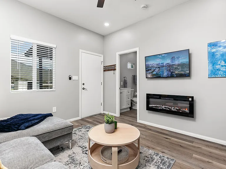 2643 G St — Photo 4