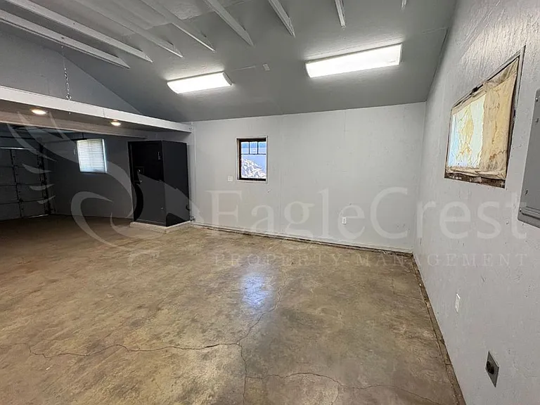 542 E Chestnut St — Photo 14