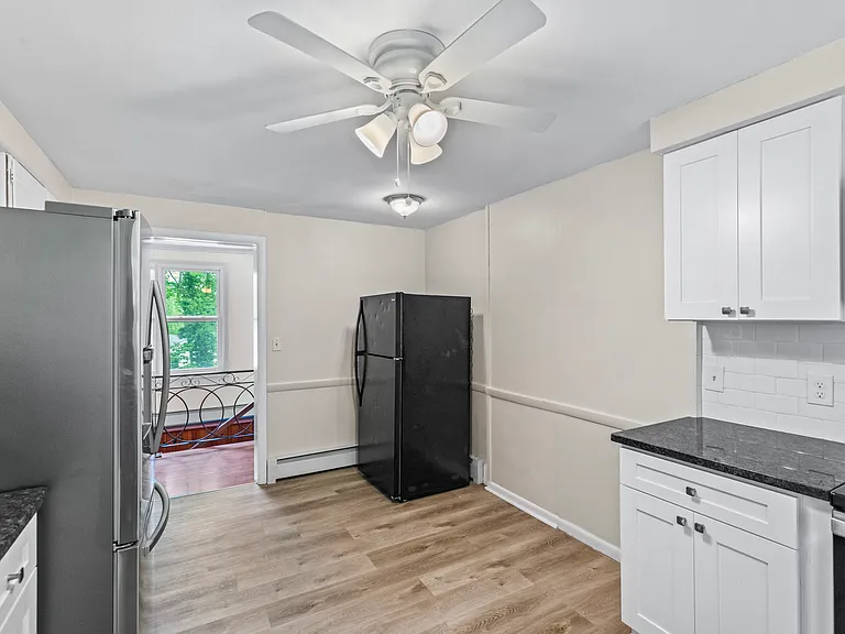 2355 Shepard Ave — Photo 4