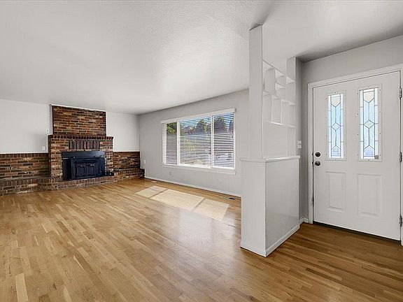 4th image of 609 Main St