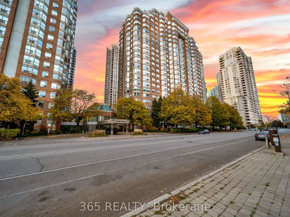 325 Webb Dr Unit 801, Mississauga, ON L5B 3Z9