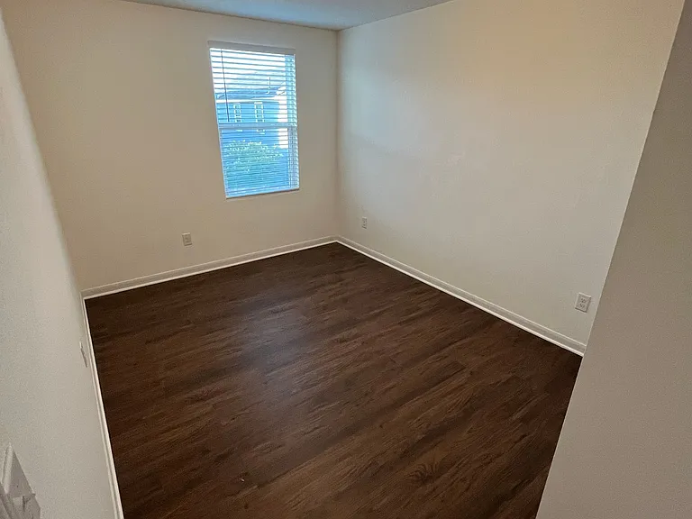 482 Ferrule Dr — Photo 9
