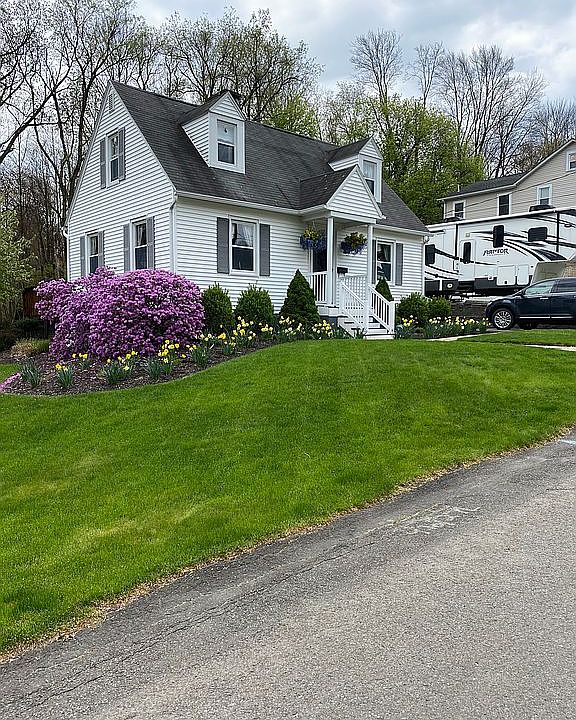 Springtime at 112 Lincoln Dr