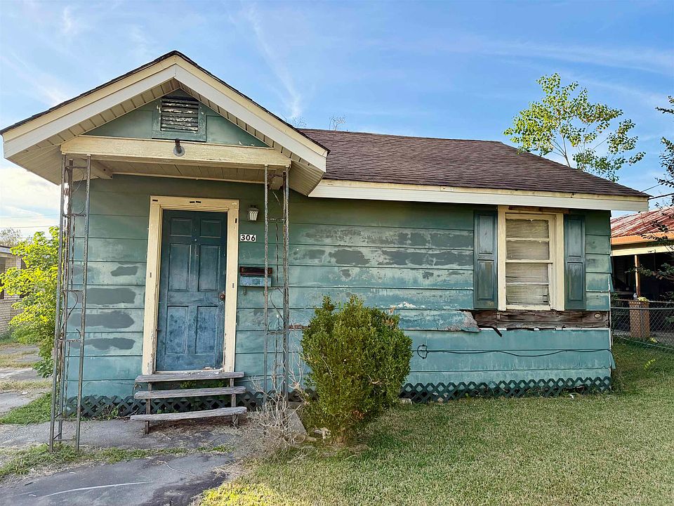 1st image of 306 Hellier St