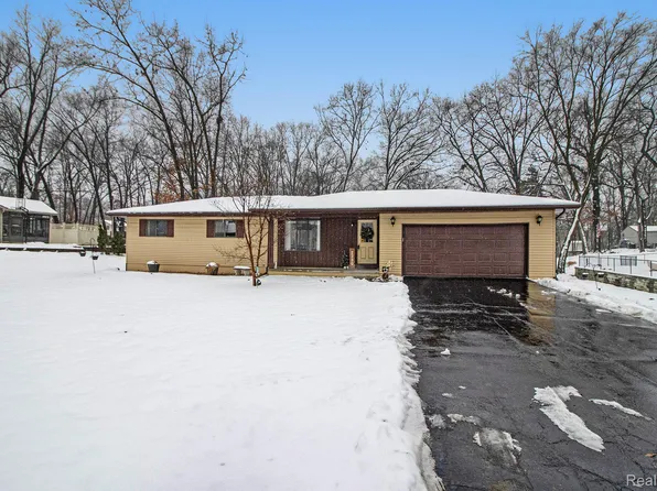 2330 Keith Rd, West Bloomfield, MI 48324