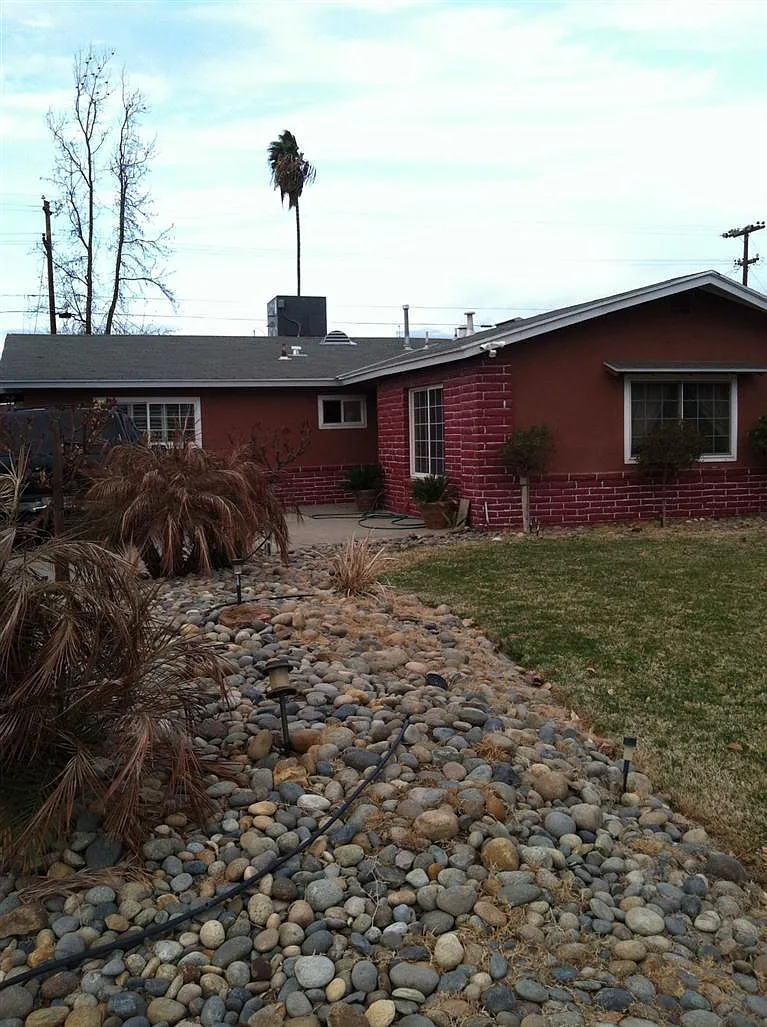 27435 Stanford Ave photo 1