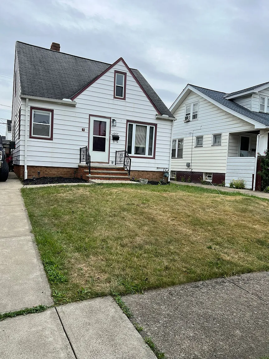 4207 Wood Ave photo 1