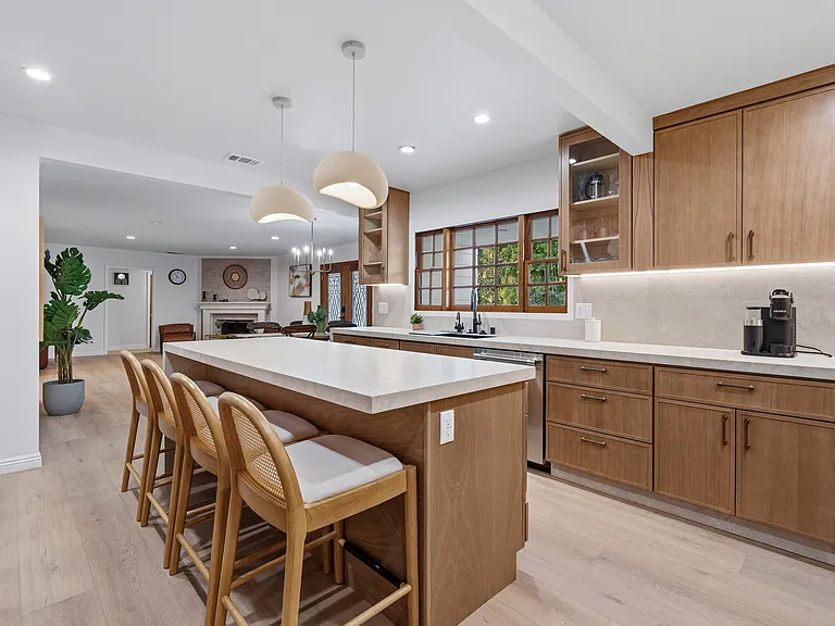 5835 Hillview Park Ave — Photo 37