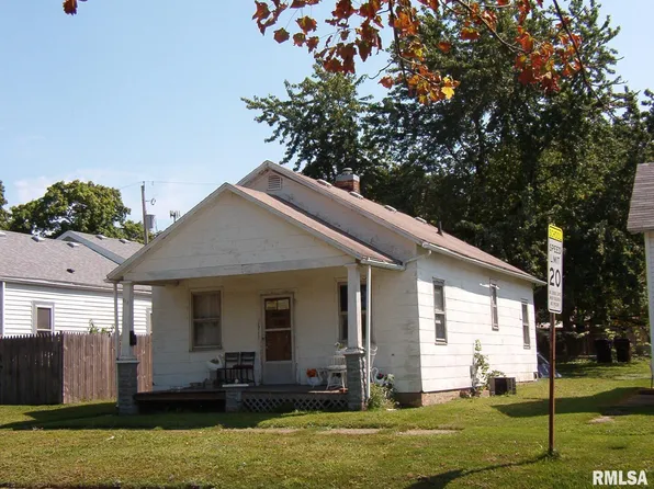 213 5th St, Lincoln, IL 62656