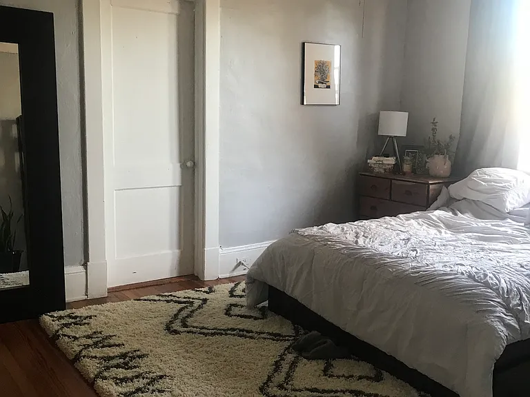 160-164 4th St NE #1 — Photo 3
