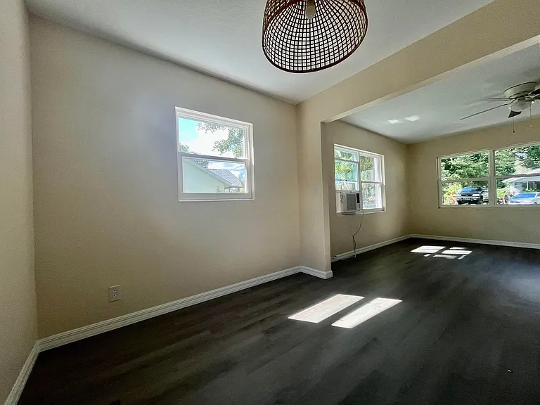 501 W Dixie St — Photo 9
