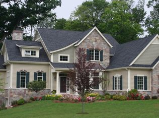 1215 Brandywine Ln, Brookfield, WI 53045