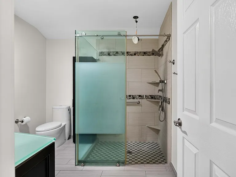 8007 Louise Ave — Photo 26