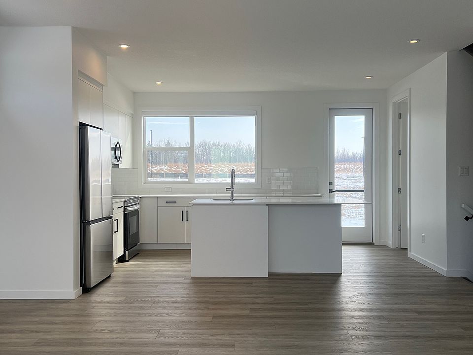 1st image of 5 Rondeau Dr #13