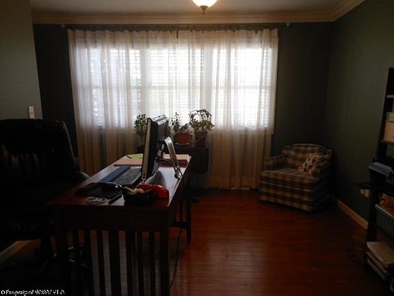 5th image of 1060 Autumn Ave