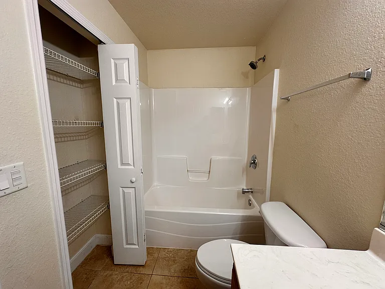 325 NE 23rd Ave #24 — Photo 19