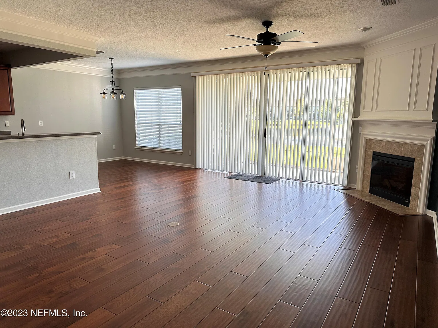 3 bed, 2.5 bath, 1678 sqft, $2,200 — Photo 3