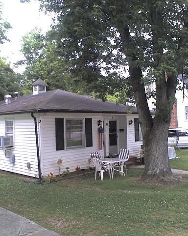 1st image of 415 Southampton Ave #2