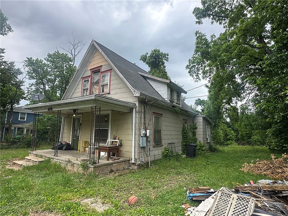 2nd image of 623 N C St