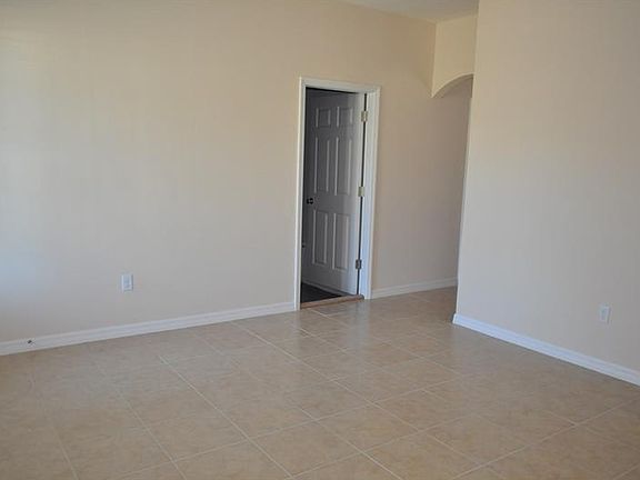 3rd image of 7330 Monterey Blvd