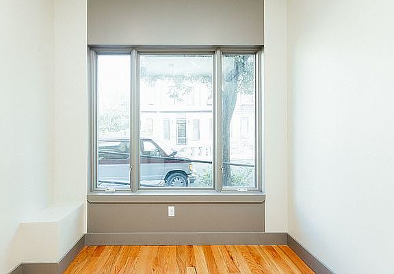 5th image of 337 Melrose St APT 1F