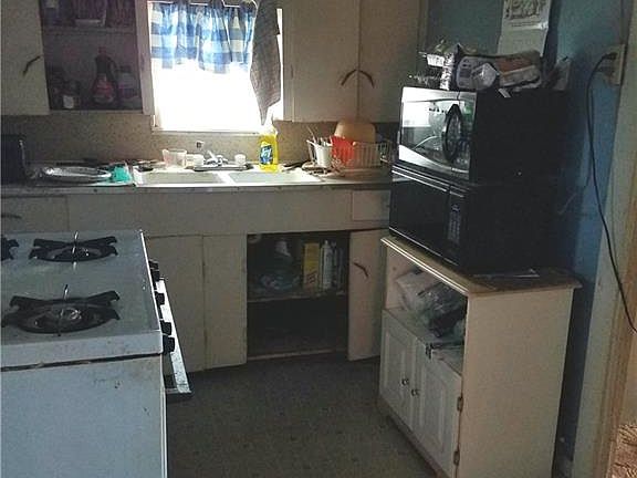 4th image of 503 N Broadway St