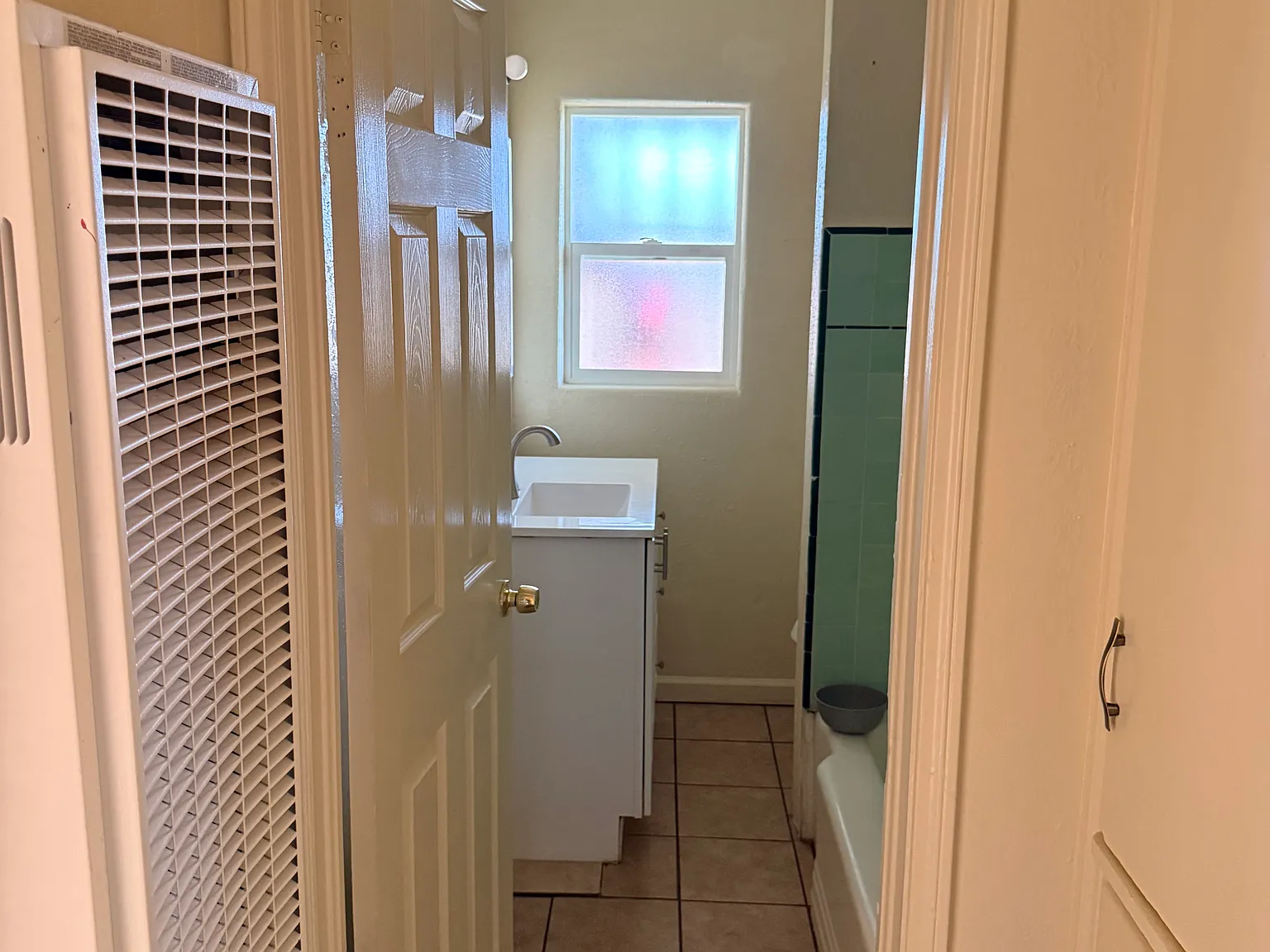 4 bed, 2490 sqft, $1,300 — Photo 4