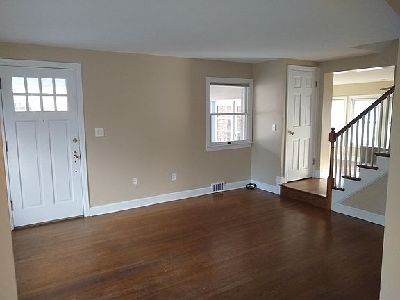 3rd image of 4852 Arlington Blvd