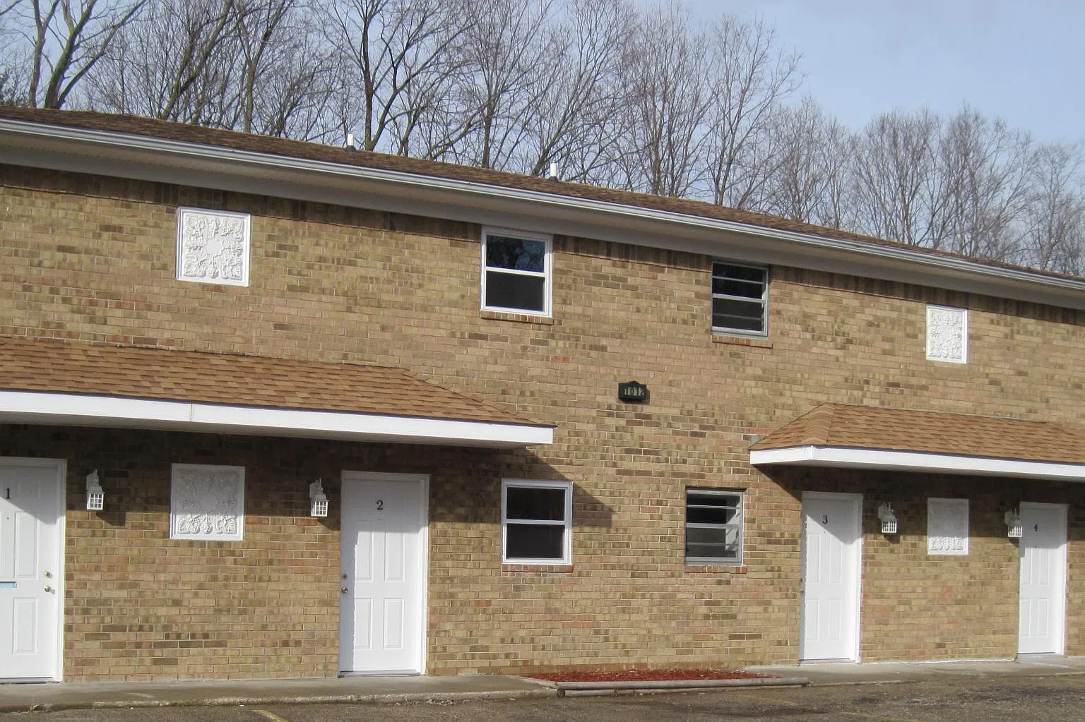 1012 Valley View Dr — Photo 1