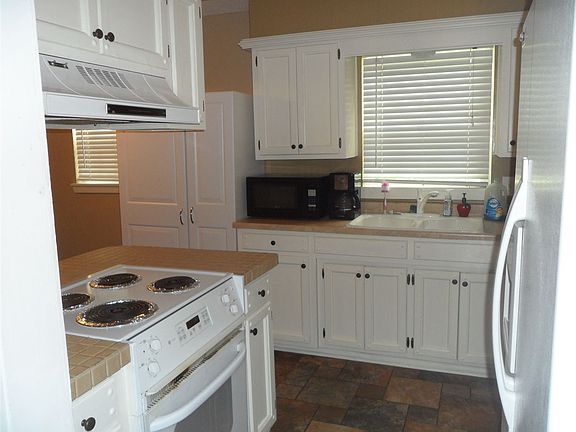 3rd image of 4325 Jan Cir