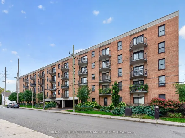50 Burnside Ave #407, Ottawa, ON K1Y 2M2