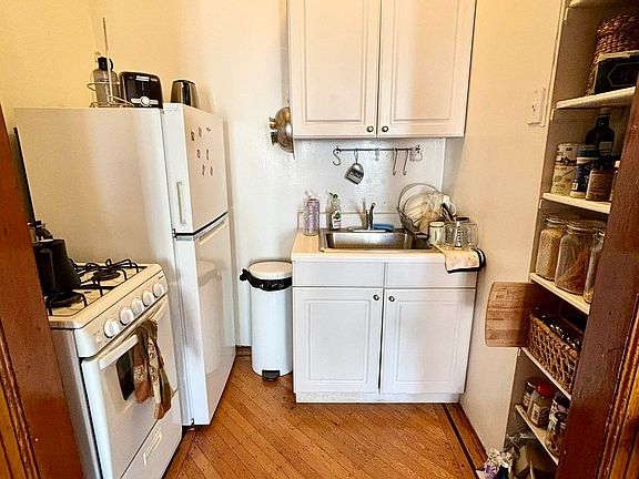 4th image of 843 Carroll St APT 4R
