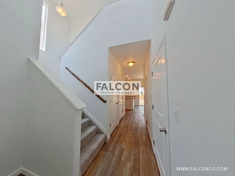 10512 Castor Dr — Photo 2