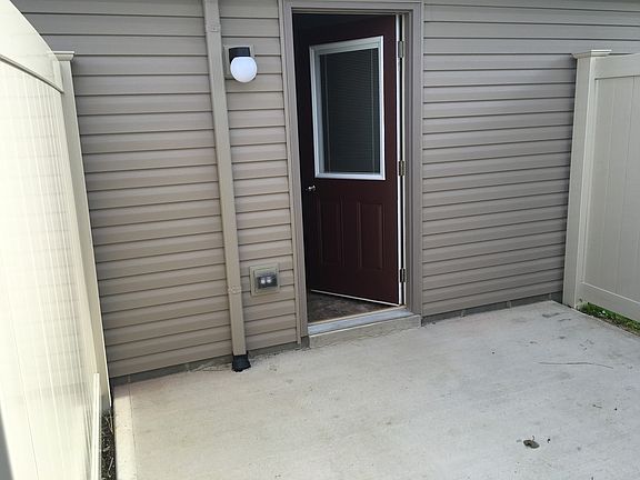 2nd image of 2206 Shamrock Ln #2206C