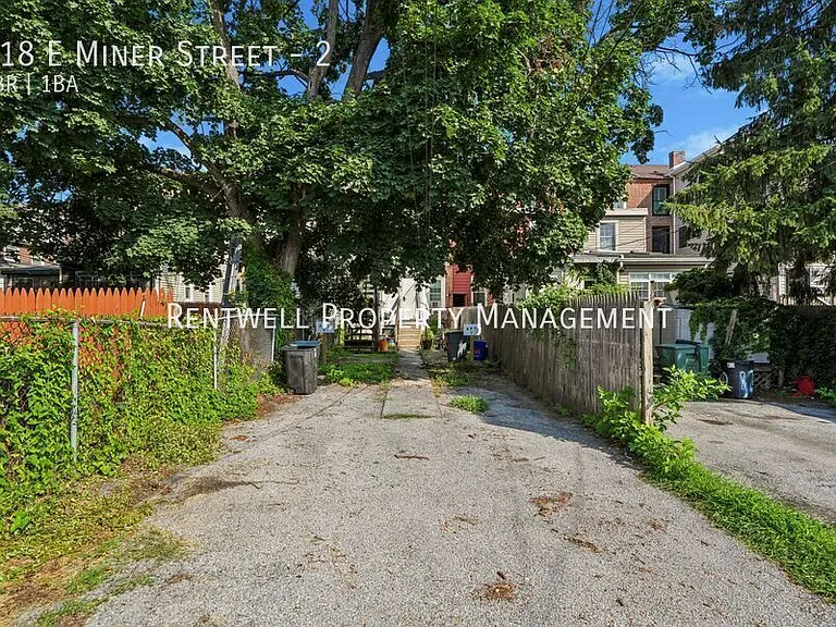 118 E Miner St #2 — Photo 24